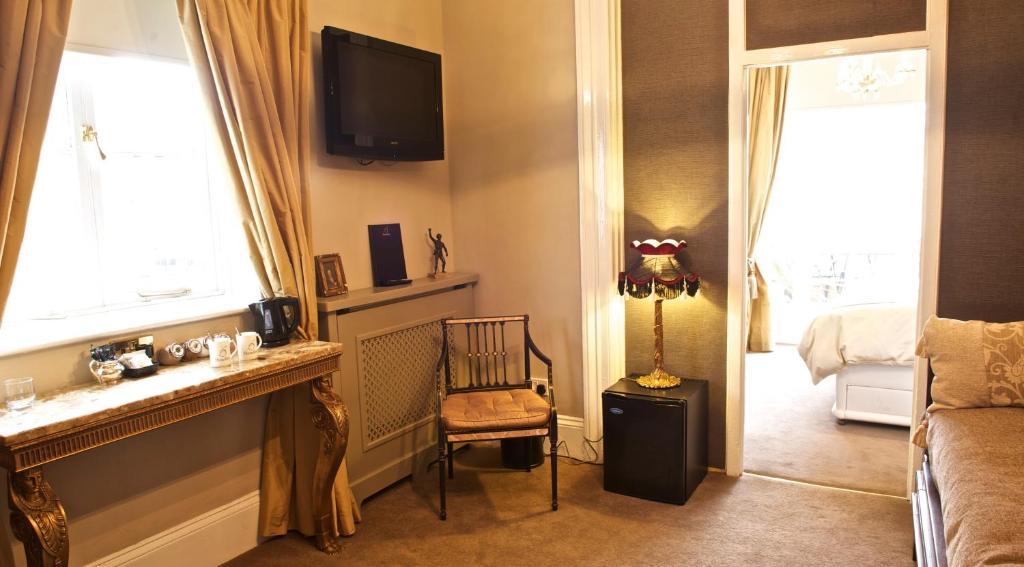 The Bradley Hotel Cheltenham Room photo